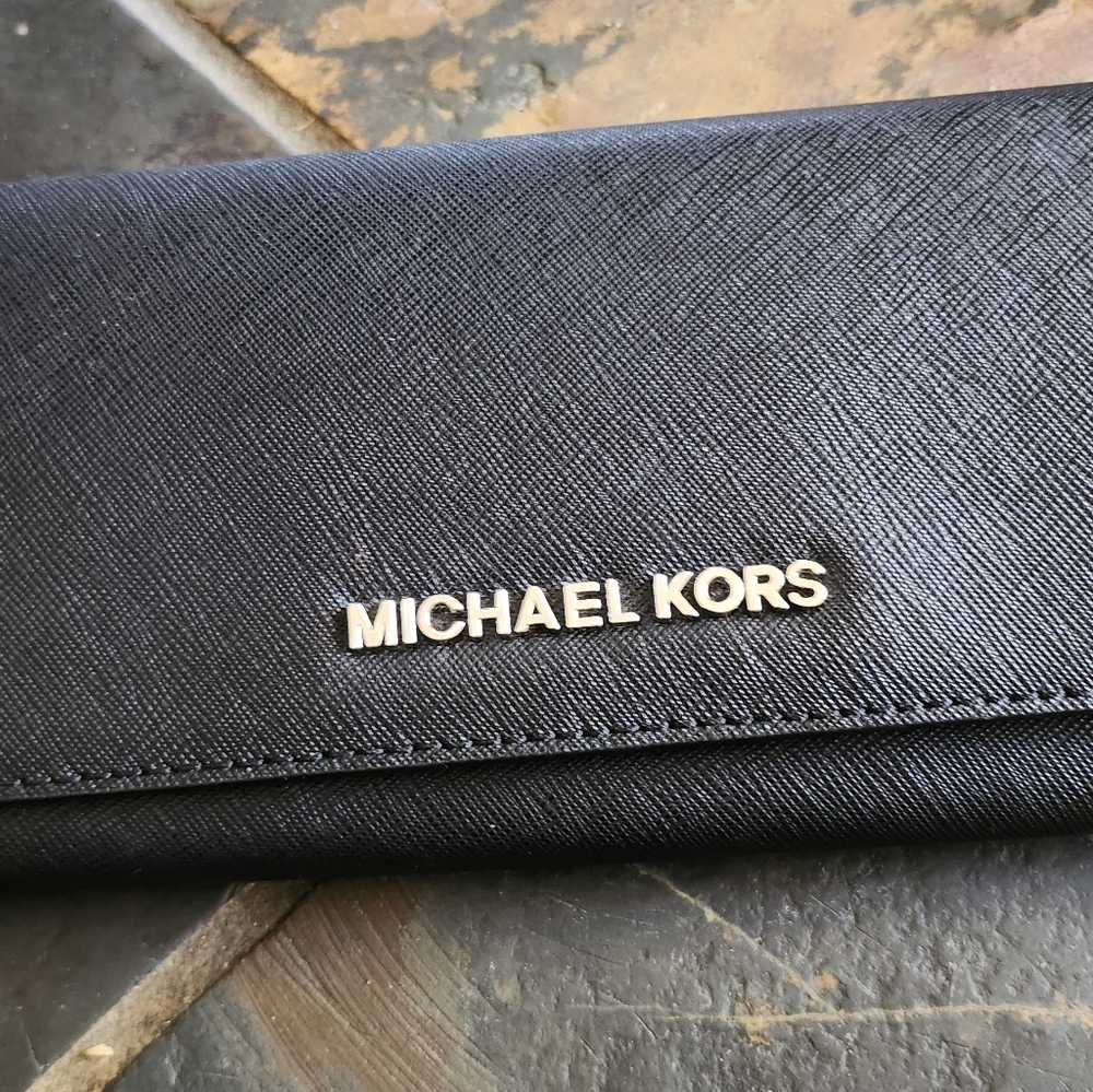 Michael Kors Jet Set large Saffiano Leather snap front wallet